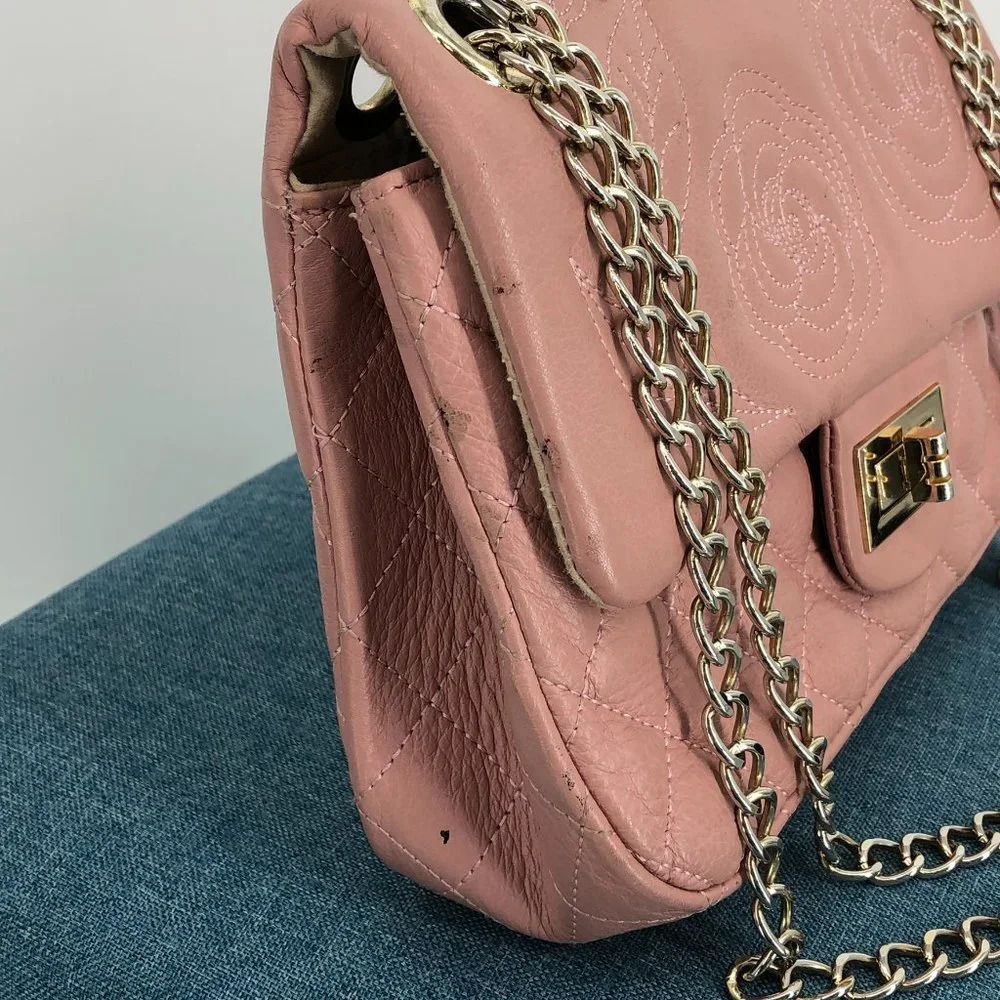 Baby pink quilted purse with chain strap and gold-toned hardware - Picture 5 of 15